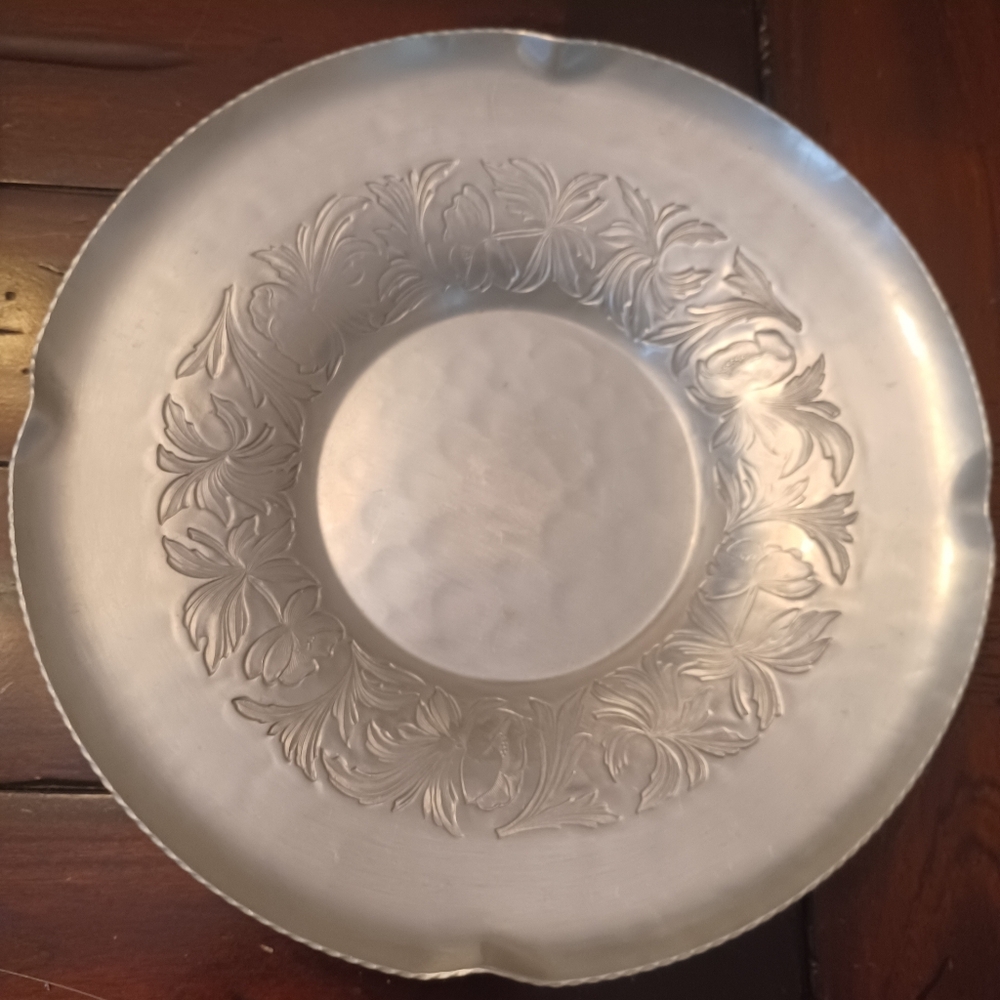Everlast 1960s Ruffled Aluminum Dish